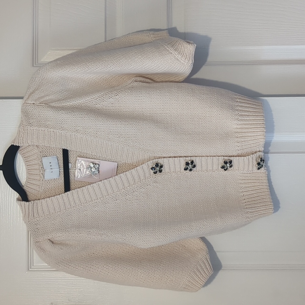 Cropped knit puff sleeve sweater with jewel buttons